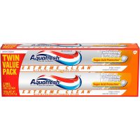 2-Pack 5.6oz Aquafresh Extreme Clean Whitening Action Fluoride Toothpaste